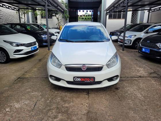 FIAT GRAND SIENA 1.6 MPI ESSENCE 16V FLEX 4P MANUAL FIAT GRAND SIENA 1.6 MPI ESSENCE 16V FLEX 4P MANUAL